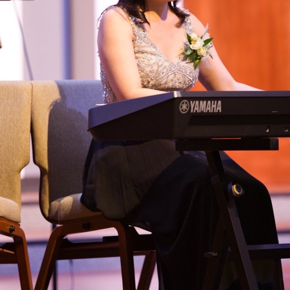 Fancy gown - Picture 8 of 8